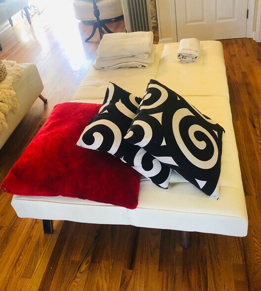 Building Photo - 210 Alum Springs Rd