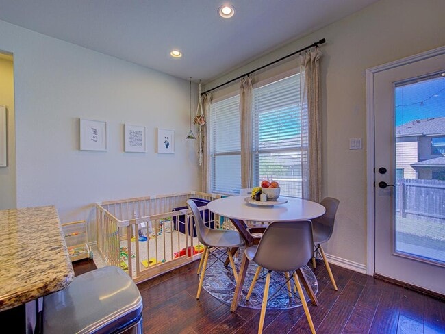 Building Photo - 9928 Aly May Dr