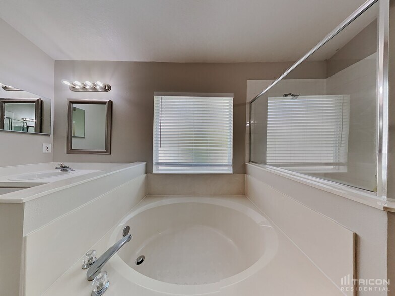 Building Photo - 545 Randon Terrace