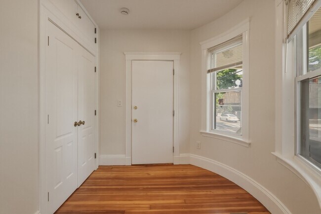 Building Photo - 311 N Harvard St
