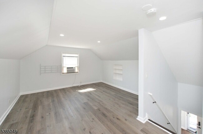 Building Photo - 425 Orchard St