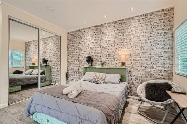 Building Photo - Charming Studio in San Diego