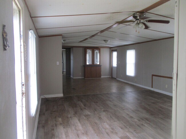 Building Photo - 403 Debbie St