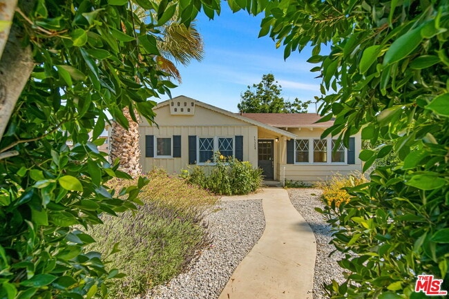 Primary Photo - 15328 Vose St