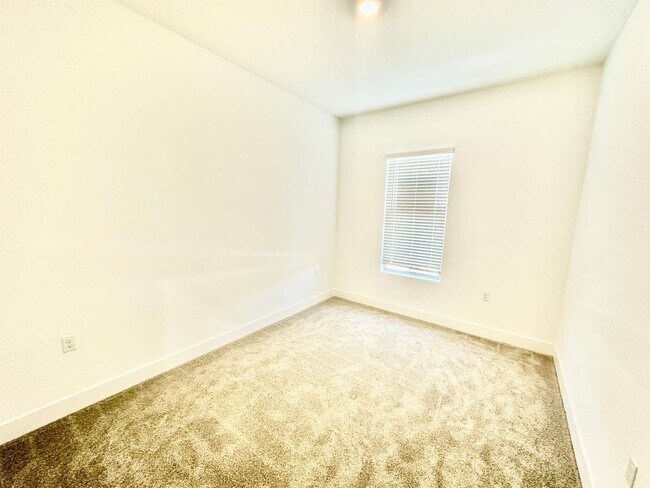 Building Photo - 5-Bedroom Lennar in Riverstone Community