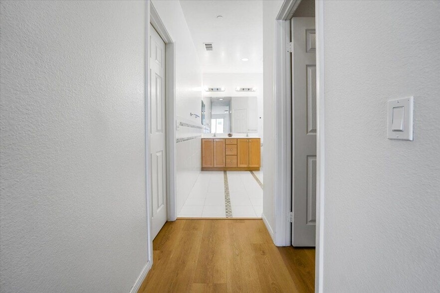 Building Photo - 1123 E Pennsylvania Ave