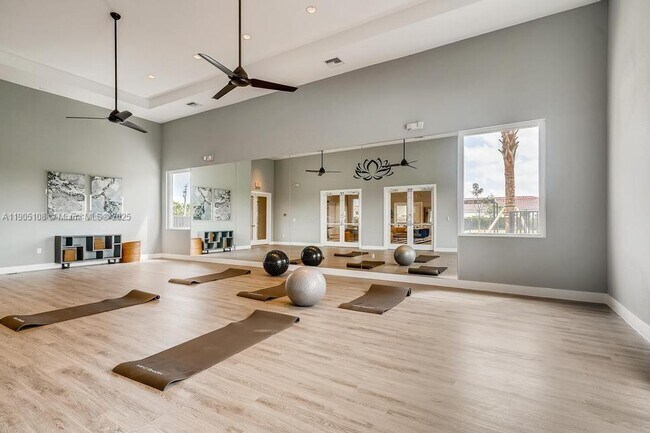 Building Photo - 441 NE 5th Terrace