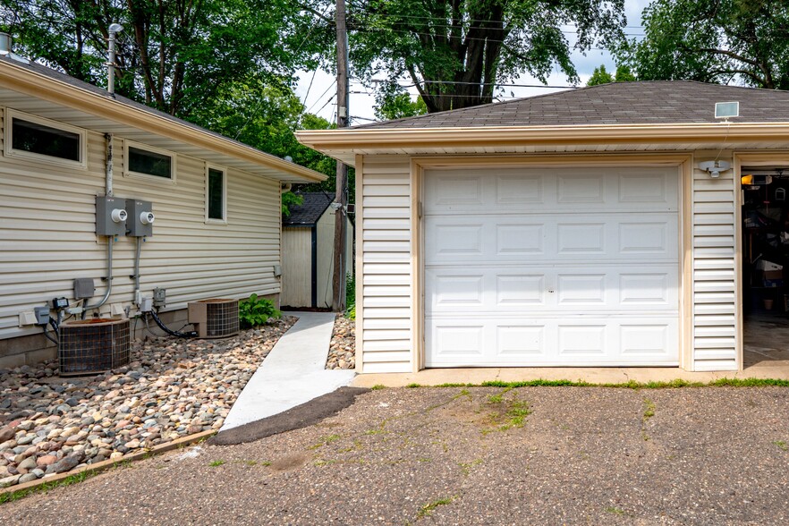 Building Photo - 4442 Vera Cruz Ave N