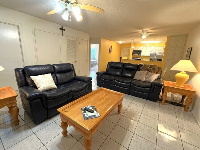 Building Photo - 604 Highcrest Dr