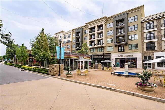 Building Photo - 5600 Surrey Ct