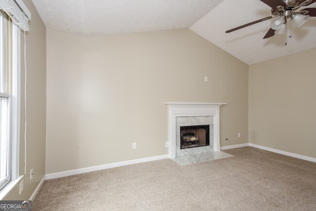 Building Photo - 162 Aztec Way SE