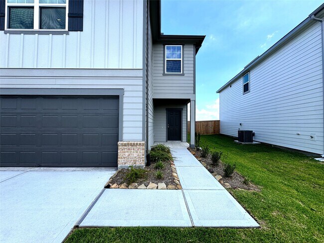 Building Photo - 8431 Vacek Xing Wy