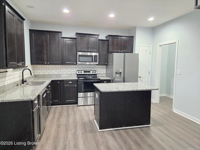 Building Photo - 272 St Regis Dr