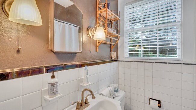 Building Photo - 1219 Washington Ave