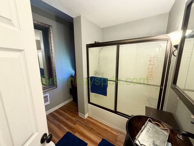 Building Photo - Awesome 4-Bed/2-Bath Craftsman Bungalow House Near Alberta District