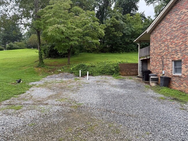 Building Photo - 2506 Elizabethton Hwy