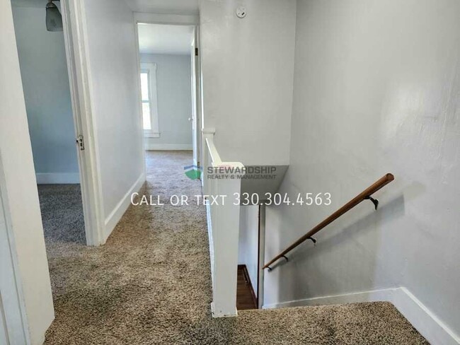 Building Photo - 461 Elson St