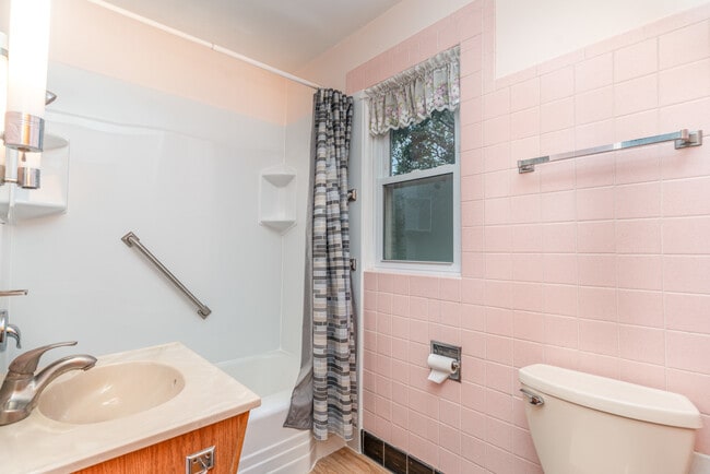 Building Photo - 110 Homestead Dr