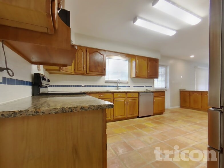 Building Photo - 872 Fairview Ave