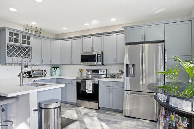 Building Photo - 16290 SW 47th Manor