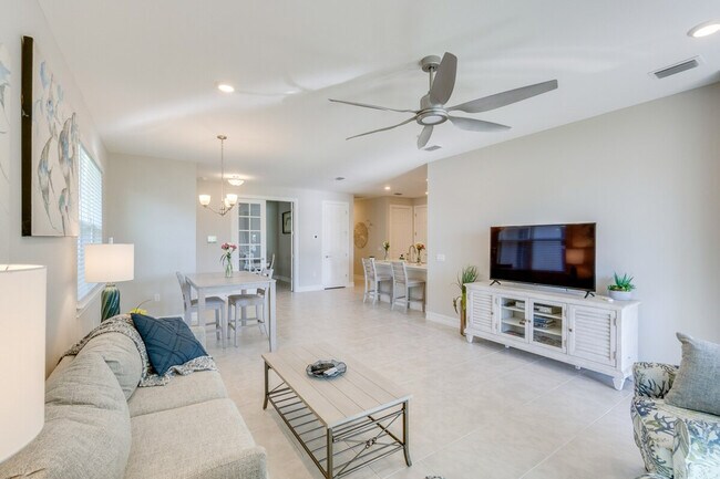 Building Photo - 217 Ibiza Lp