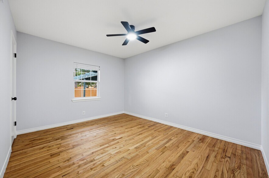 Building Photo - 1206 Bandera Ln