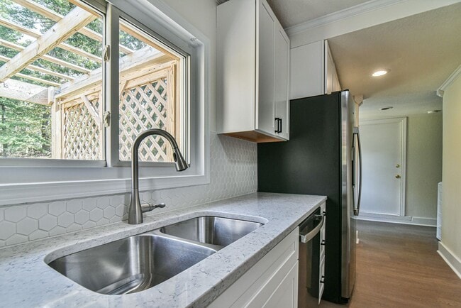 Building Photo - Charming Renovated Home on Acreage — Minutes from Town