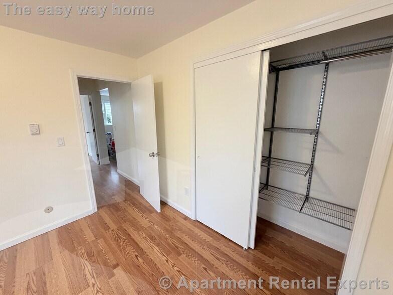 Building Photo - 104 Trowbridge St