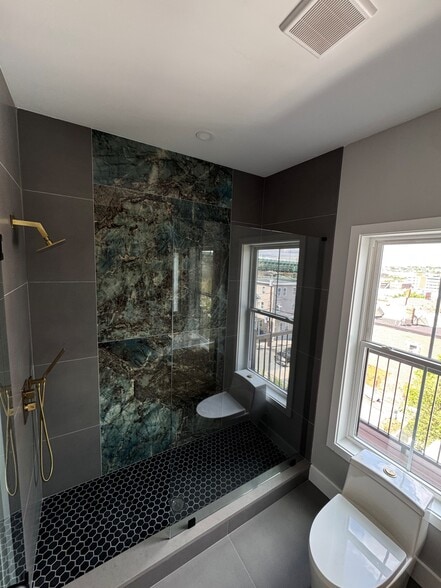 Master Bathroom - 19 High St