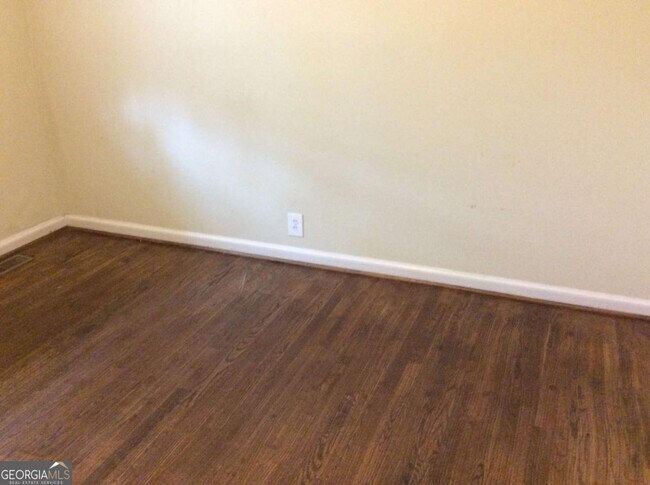 Building Photo - 105 E Mimosa Dr