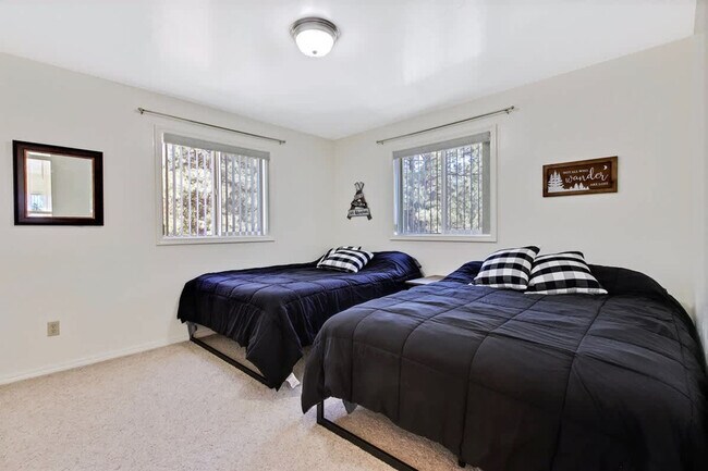 Building Photo - 1496 Pine Ridge Dr