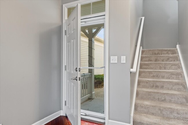 Building Photo - 450 Majestic Ln