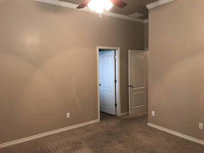 Building Photo - 4601 Skyflower Ln