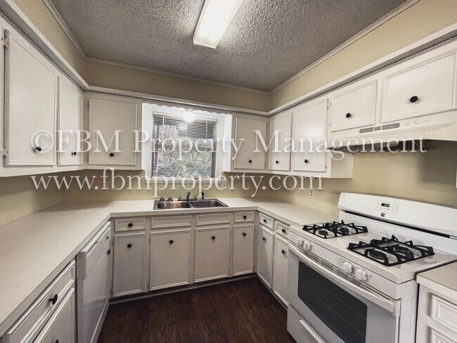 Building Photo - 202 N 23 1/2 St