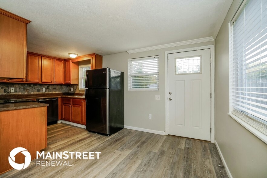 Building Photo - 2258 Majestic Dr W