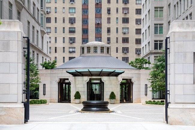 Building Photo - 15 Central Prk W