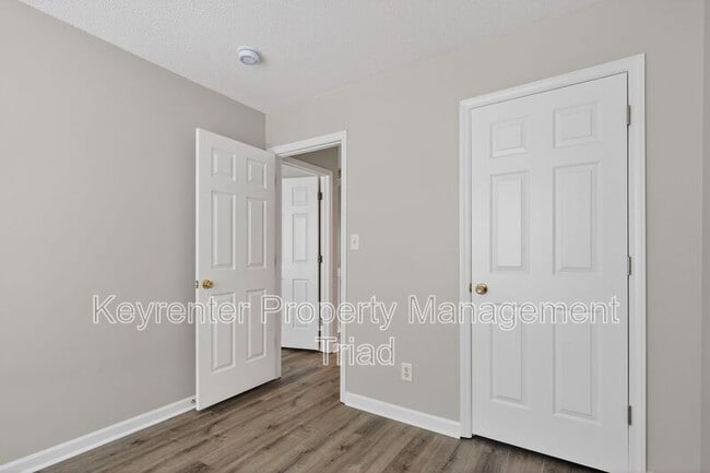 Building Photo - 94 Tannenbaum Cir