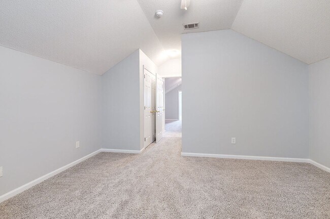 Building Photo - Spacious & Beautifully Maintained 5BR/3BA ...