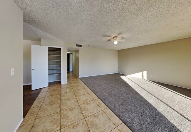 Building Photo - 3419 N 39th Dr