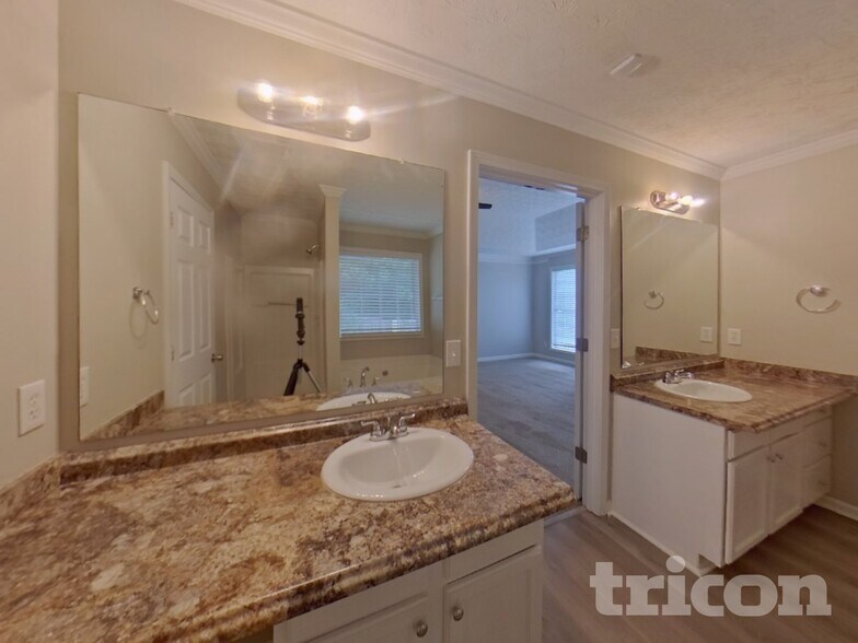Building Photo - 4298 Abram Dr