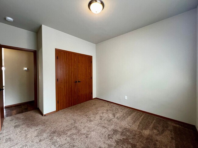 Building Photo - 712 N 30th Ave