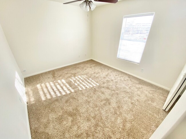 Building Photo - GORGEOUS 3 BEDROOM / 2 FULL BATH SINGLE FAMILY HOME , WITH 2 CAR GARAGE