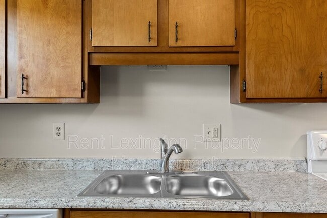 Building Photo - 4029 Victoria Way