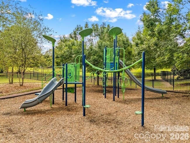 Building Photo - 16628 Summers Walk Blvd