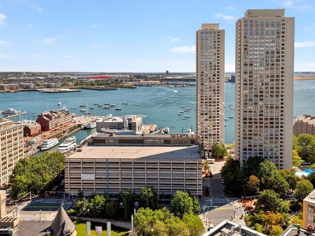 Building Photo - 65 E India Row