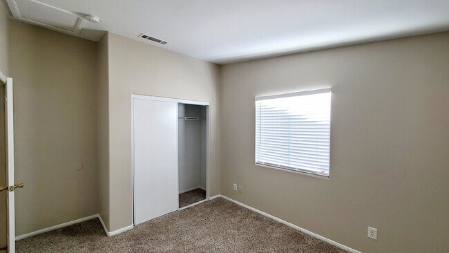 Building Photo - 319 Mulberry Glen Dr