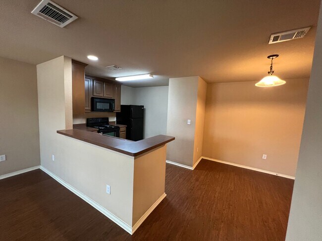 Building Photo - Welcome home to this spacious 3-bedroom, 2-bath quadplex in Krum!