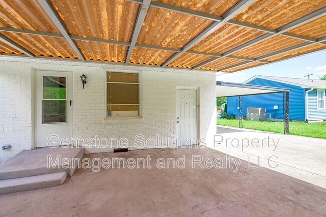 Building Photo - 344 Kingview Dr