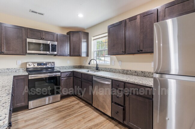 Building Photo - 916 Warrior Hill Dr