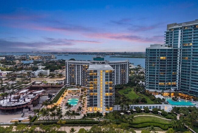 Building Photo - 10275 Collins Ave
